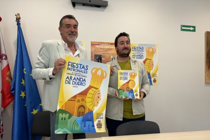 El concejal de Festejos, José Antonio Fuertes, junto al alcalde en funciones, Guillermo López