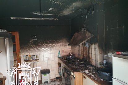 Estado en el que quedó la cocina incendiada.