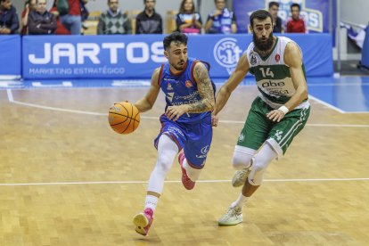 Imagen del partido entre el Huesca y el Silbö San Pablo Burgos.