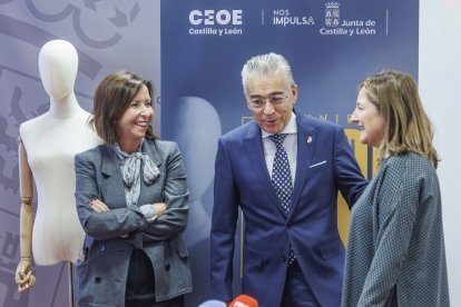 De izquierda a derecha: María Petit (directora general de Comercio), Roberto Sáiz (Delegado Junta de Castilla y León) y Teresa Cetulio (Secretaria General CEOE Castilla y León).