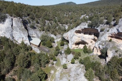 La Cueva de San Millan, ubicada en Hortigüela, retrasa el inicio del Paleolítico Superior e instaura una nueva cultura de talla por primera vez en España: el Arlanziense.