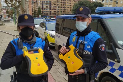 La Policía Local incorporó dos desfibriladores a sus medios de patrulla a principios de enero de 2022.