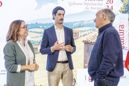 Raquel Contreras, Félix Yáñez y Víctor Angulo en la presentación del encuentro.