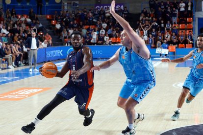 Mo Soluade, durante el partido contra el Palencia.