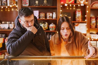 David Pérez Sañudo e Itziar Ituño, durante el rodaje del cortometraje ‘Agrio’ en Burgos el pasado año.