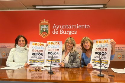 La concejal Mila del Campo con la presidenta de Afibur, Laura Pascual, y la trabajadora social, Vanesa Bustamante, presentan la campaña de sensibilización sobre fibromialgia.