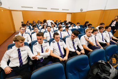 Alumnos del grado de Piloto de la UBU en la presentación del curso 2024-2025