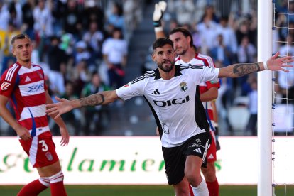 Lisandro López celebra el gol marcado al Granada.