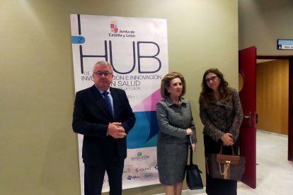 De izquierda a derecha, el director gerente del Caule, la gerente de regional de Salud y la directora general de Planificación, Investigación e Innovación.