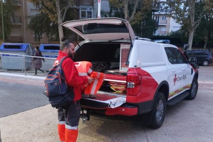 Miembros de Cruz Roja se desplazan a Valencia.