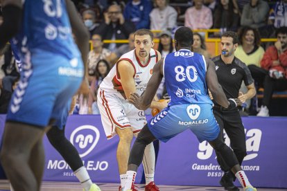 Imagen del partido entre Zamora y el Silbö San Pablo Burgos.