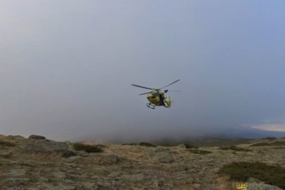 Rescatado un montañero de 23 años herido en el risco de los Claveles.