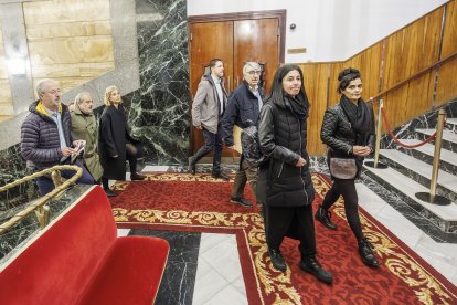Representantes de Accem, Atalaya, Burgos Acoge y Cáritas acceden a la reunión con el bipartito.