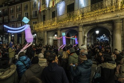 Un momento de la fiesta de encendido navideño del pasado año, en la Plaza Mayor.