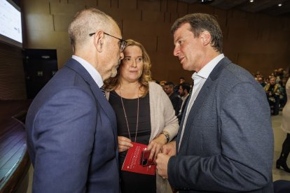 El vicealcalde y la alcaldesa coincidieron anoche en la entrega de los premios AJE junto a los presidentes provinciales de Vox y PP, Iñaki Sicilia y Borja Suárez.