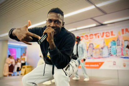 DRC, cantante de rap oriundo de Mali, en el Festival Intercultural de Burgos.