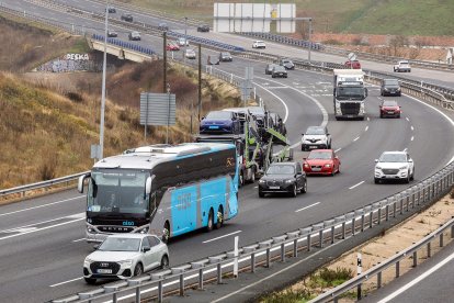 Tráfico en la BU-30, en los alrededores de Burgos