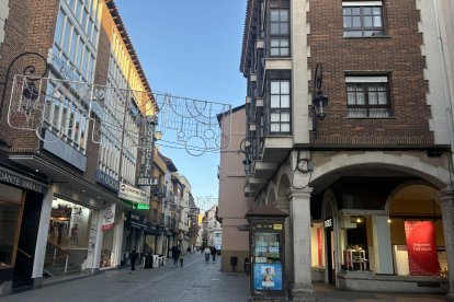 La calle Isilla es la principal avenida comercial de Aranda