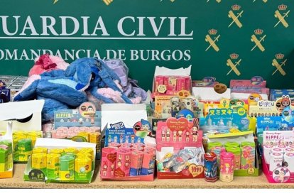 La Guardia Civil se incauta de casi 1.092 objetos de contrabando en un bazar de Burgos capital.