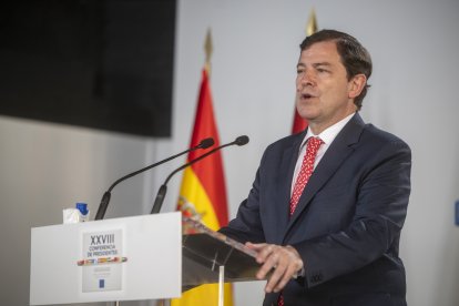 El presidente de la Junta de Castilla y León, Alfonso Fernández Mañueco, a 6 de junio de 2025, en Barcelona, Cataluña (España).