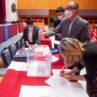 Imagen del recuento de votos en las elecciones a rector de la UBU. RAÚL G. OCHOA