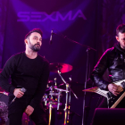 Gamonal disfruta de Las Candelas a ritmo del rock y el metal. Sexma abrieron el festival. TOMÁS ALONSO