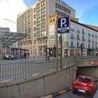 Entrada al aparcamiento municipal ubicado en la Plaza Mayor. ECB