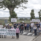 Manifestación en Celada de la Torre contra la instalación de un parque eólico y otro fotovoltaico.