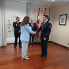 Barcones entrega la medalla al inspector jefe de la Brigada de Policía Judicial de Burgos, Jose Manuel del Barco.