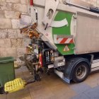 Imagen de un camión de recogida de basuras.