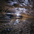 Prospección en el interior de Cueva del Agua localizada en Quicoces de Yuso.