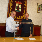 Firma del acuerdo entre Espinosa de los Monteros y Edelweiss.