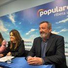 Cristina Valderas junto a los concejales, Virginia Martínez y José María Jimeno