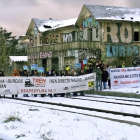 Manifestación en la estación de Robregordo-Somosierra en defensa del Tren Directo.