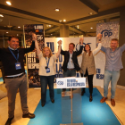Suárez celebra con otros dirigentes del PP que han ganado las europeas en Burgos