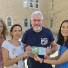 La alcaldesa de Caleruega y el ex alcalde, Lidia Arribas y José Ignacio Delgado, con las técnicos, Cristina Gómez y Cristina Martínez