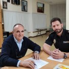 El presidente de la asociación de vecinos junto al encargado de Participación Ciudadana de la Policía Nacional de Aranda