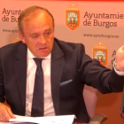 El vicealcalde de Burgos, Fernando Martínez-Acitores, en rueda de prensa.