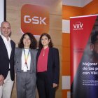 La directora de GSK Aranda con la directora general de ViiV Healthcare España y Portugal y el vicepresidente  de ViiV Europa