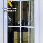 Ventana fracturada por el hombre detenido por allanamiento de morada en Las Merindades.
