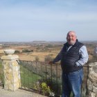 Javier Castán, alcalde de Valcabado, presume de las impresionantes vistas