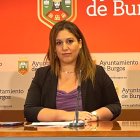 Estrella Paredes, concejala socialista, durante la presentación de la proposición vinculada al 25-N, día contra la violencia machista.