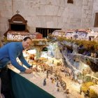 Alfredo lleva muchos años trabajando en este Belén tan especial