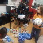 Vera de Izan, el Día de Reyes, abriendo sus regalos.