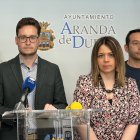 María de las Viñas junto al alcalde y los concejales de Promoción y Hacienda