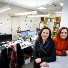 Marina Villuela y Mónica Pérez Villegas, en la sede del Colegio de la Abogacía.