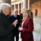 Marifrán Carazo charla con el actor Richard Gere en presencia de Méndez Leite.