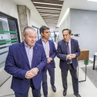 Donaciano Dujo (Asaja Castilla y León), Esteban Martínez (Asaja Burgos) acompañan a Pedro Barato en una visita por las instalaciones.