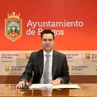 El portavoz municipal del PSOE, Daniel de la Rosa, en rueda de prensa en el Ayuntamiento de Burgos.