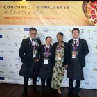 Angonio Fernandez Herrería, primero por la izquierda, junto con el resto de compañeros y la presidenta de Sumilleres Burgos, Albanelly Rosso.